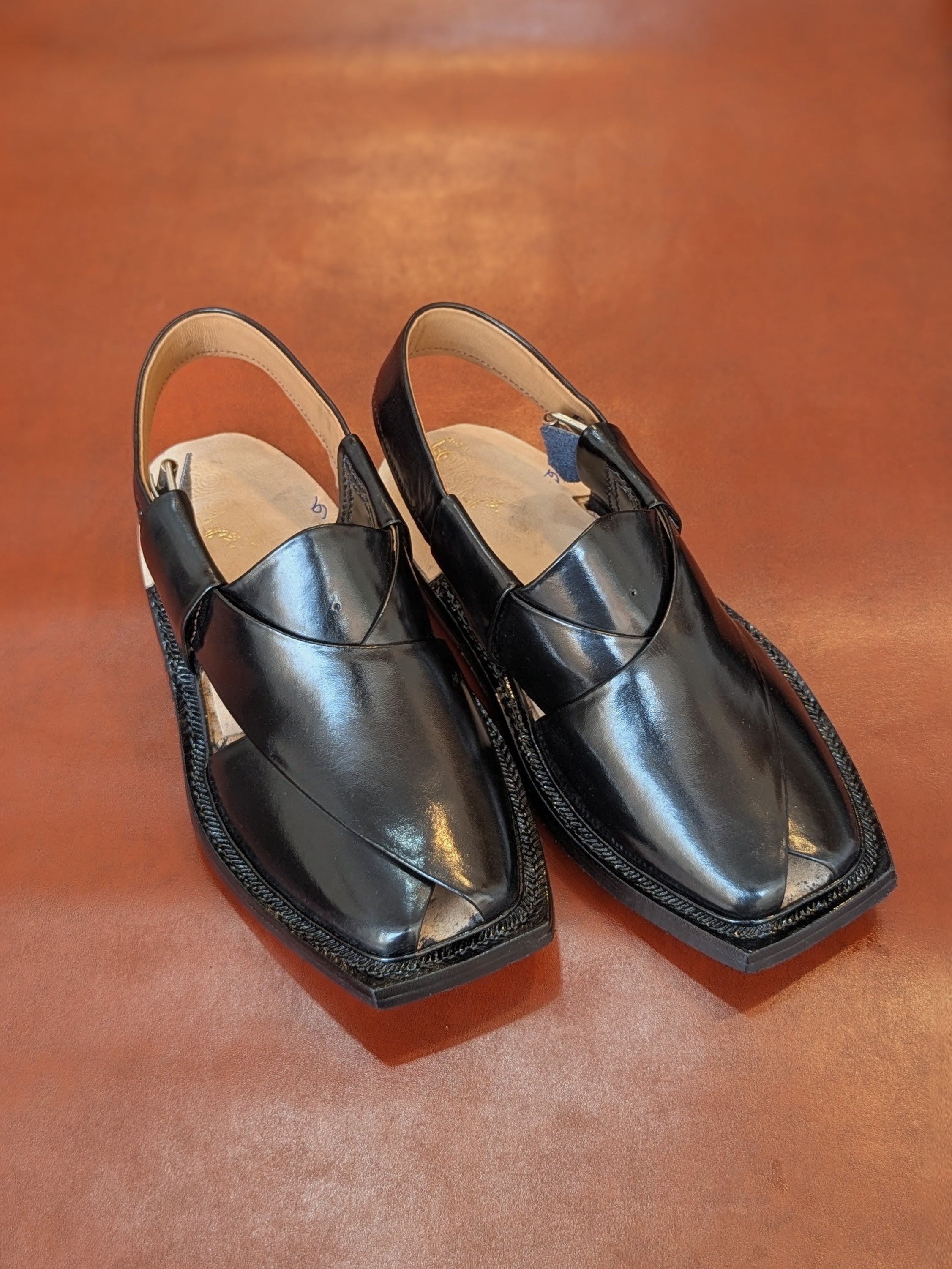 Premium Handmade Black Plain Norozi Chappal - By Sardar Norozi