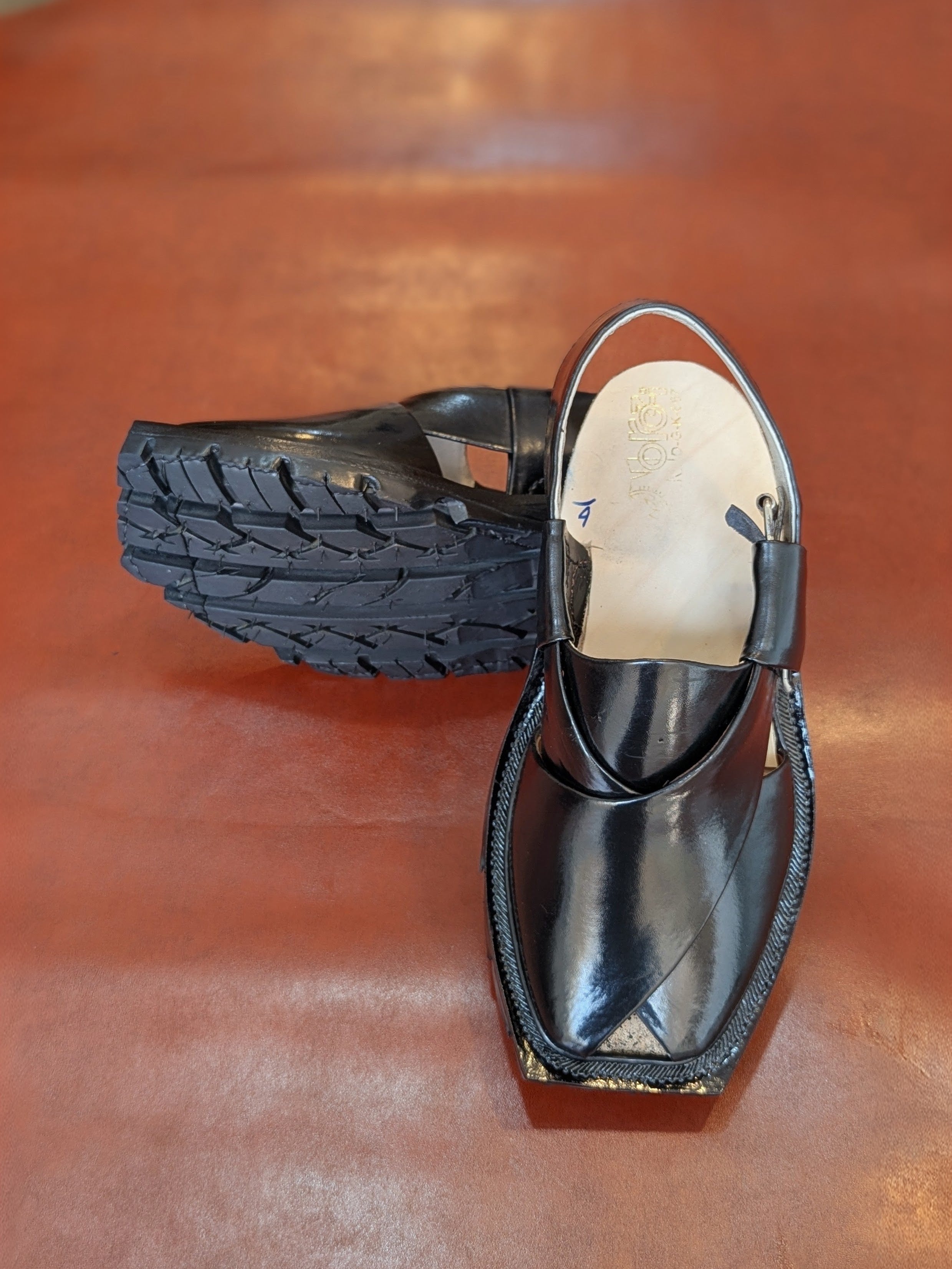 Premium Handmade Black Plain Norozi Chappal - By Sardar Norozi